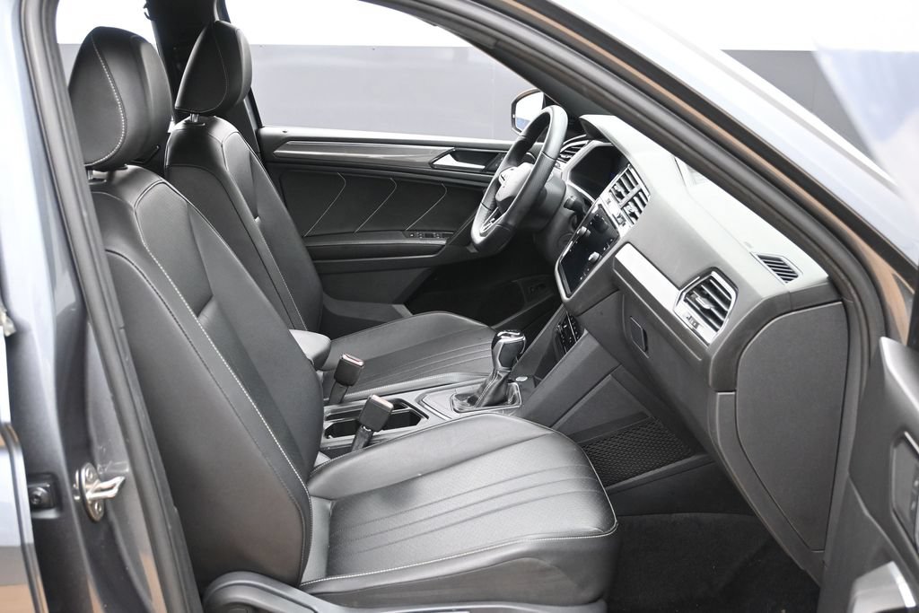 Used 2022 Volkswagen Tiguan SE R-Line FWD image 24