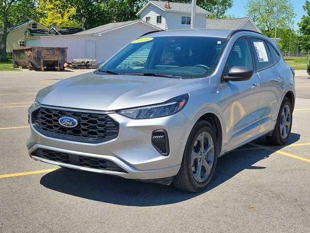 Used 2023 Ford Escape ST-Line w/ Tech Pack #1 AWD/4WD image 2