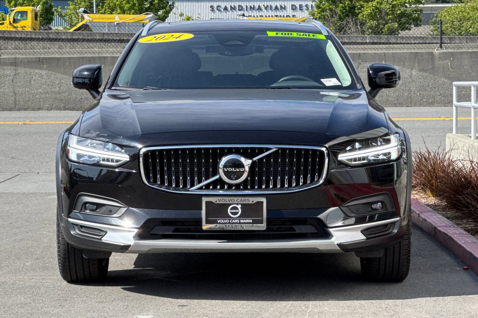 Certified 2024 Volvo V90 B6 Cross Country Plus AWD/4WD image 11
