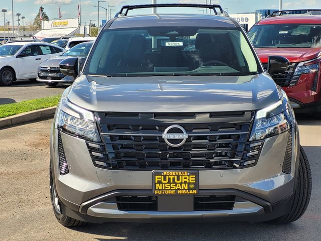 New 2026 Nissan Pathfinder SL image 2