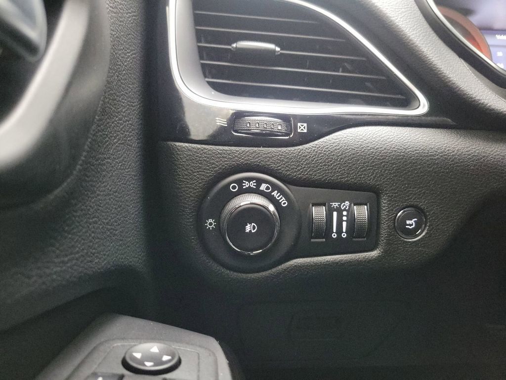 Used 2023 Jeep Cherokee Altitude Lux image 31