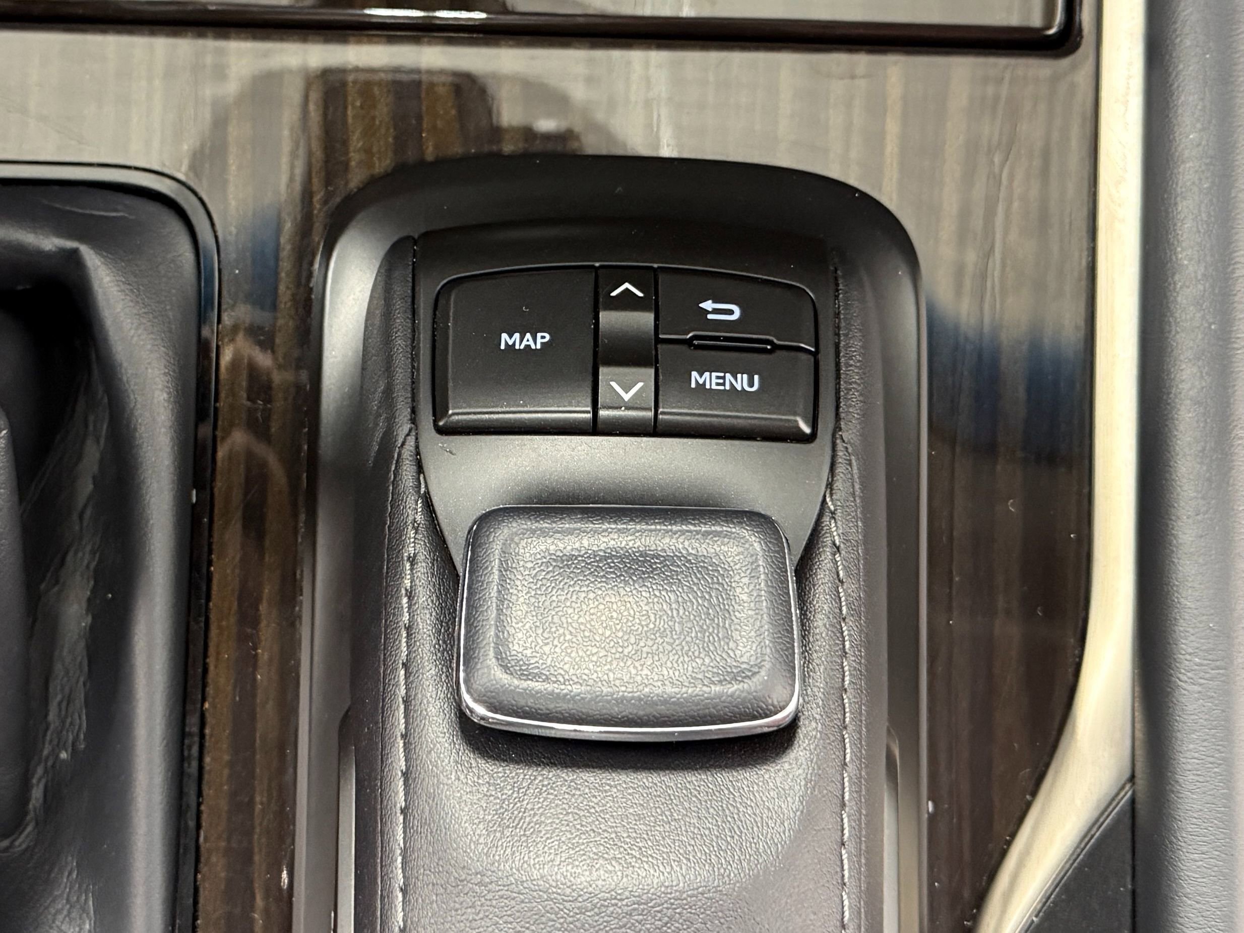 Used 2019 Lexus LX 570 4WD w/ Luxury Package image 33