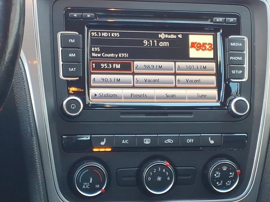 Used 2015 Volkswagen Passat 1.8T Limited Edition image 6