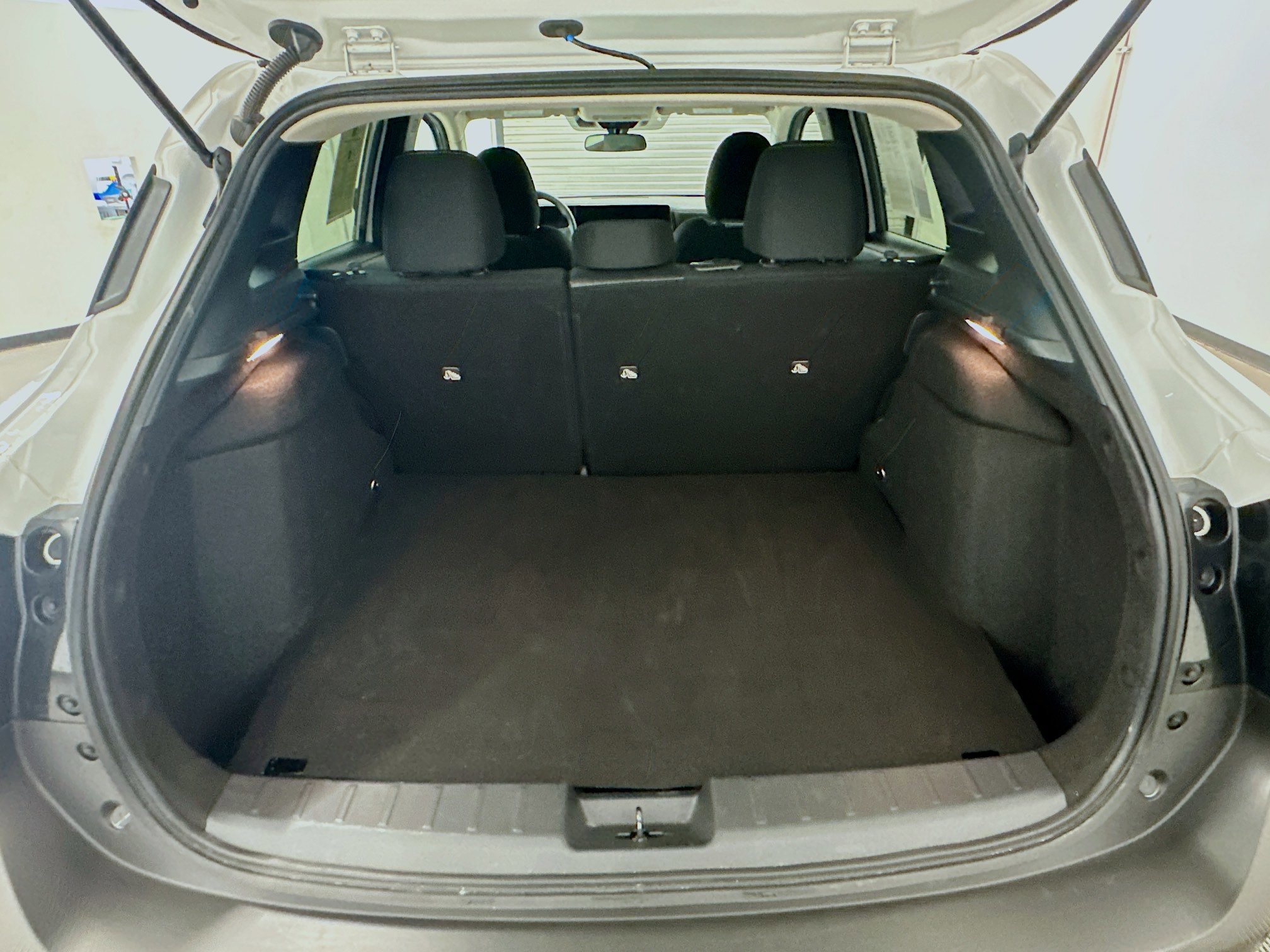 Used 2025 Nissan Kicks SV image 29