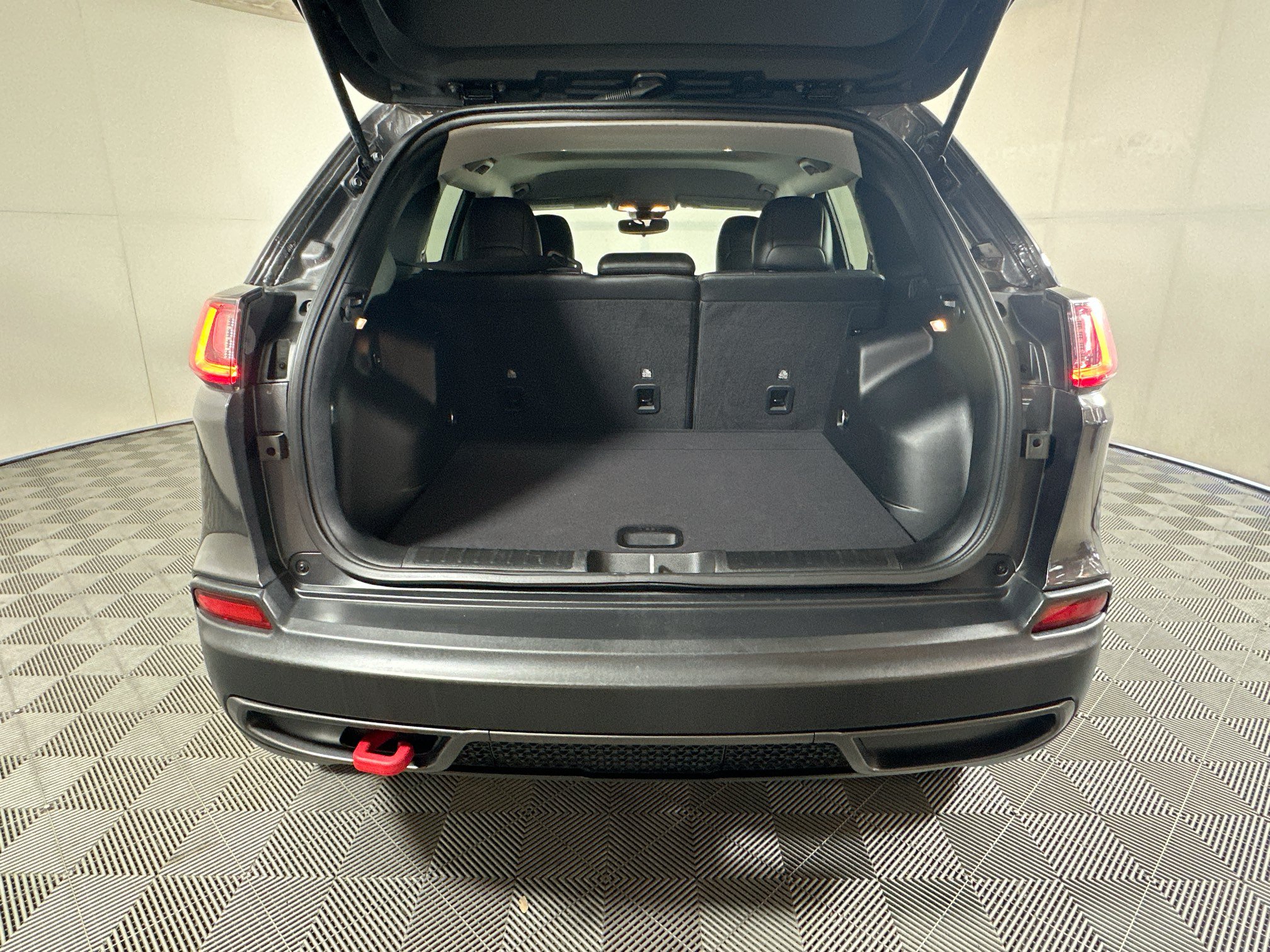 Used 2022 Jeep Cherokee Trailhawk AWD/4WD image 31