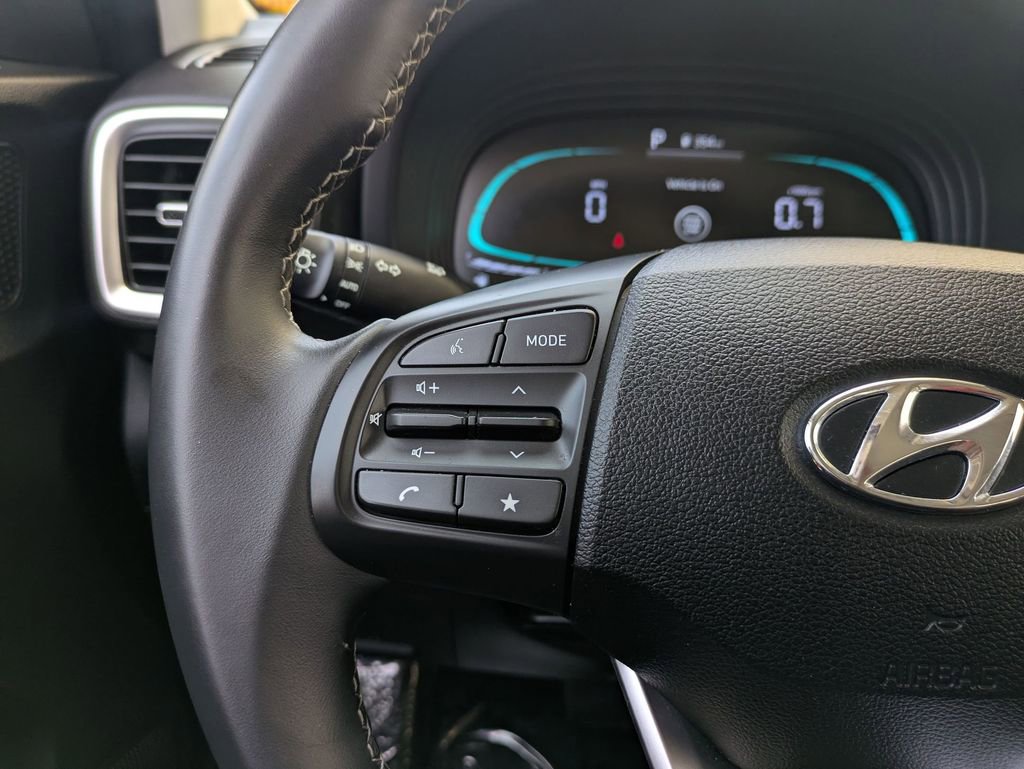 Used 2025 Hyundai Venue SEL FWD image 13