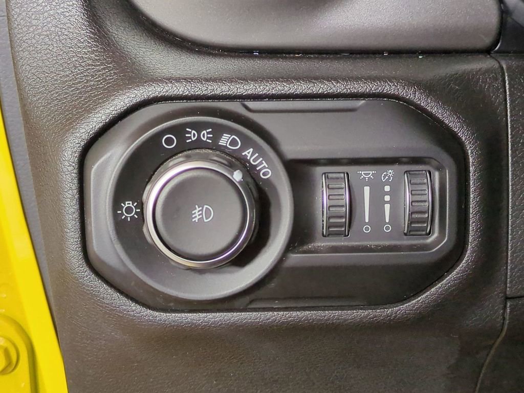 Used 2019 Jeep Wrangler Unlimited Sahara image 28