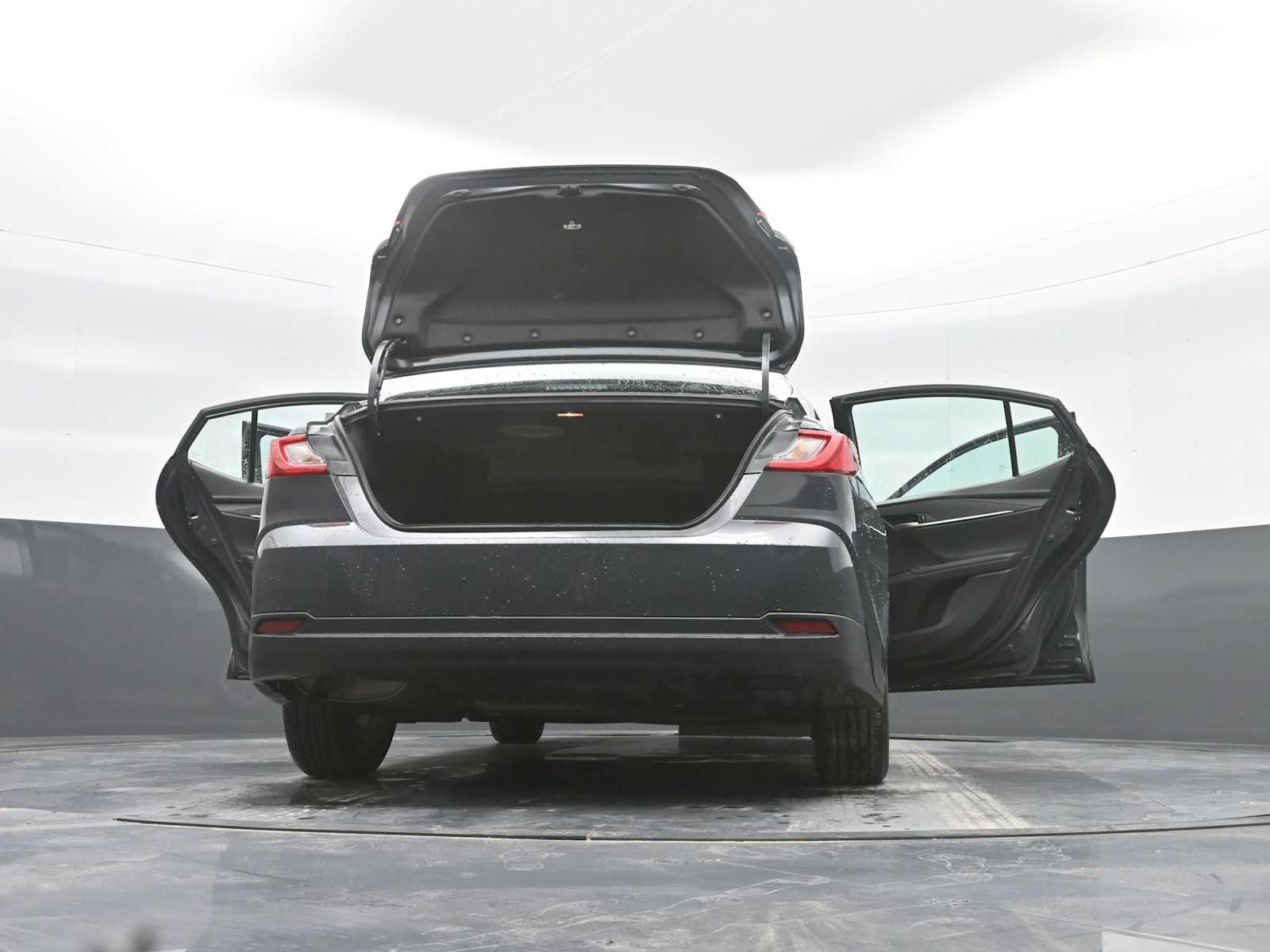 Used 2025 Toyota Camry LE image 42