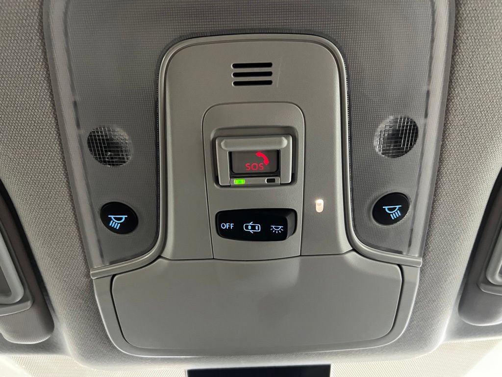 Certified 2022 Toyota Prius LE FWD image 28
