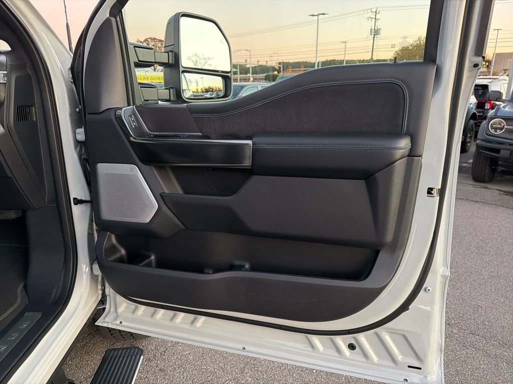 New 2026 Ford F250 Platinum w/ FX4 Off-Road Package AWD/4WD image 24
