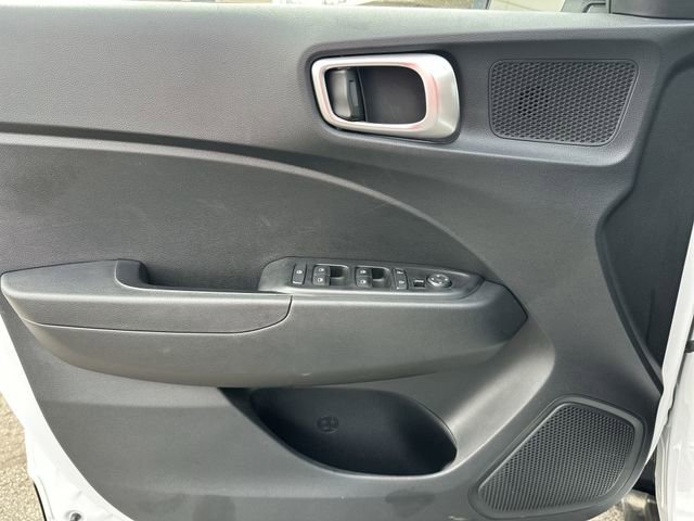 Used 2025 Hyundai Venue SEL image 36