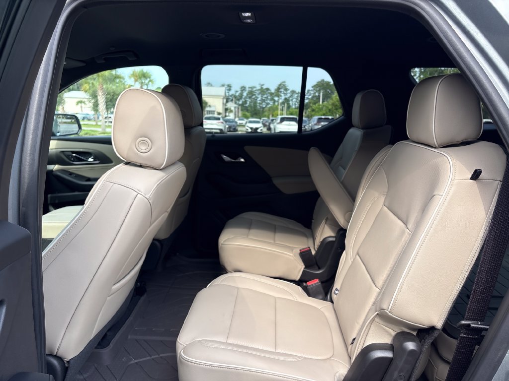 Used 2023 Chevrolet Traverse Premier FWD image 25