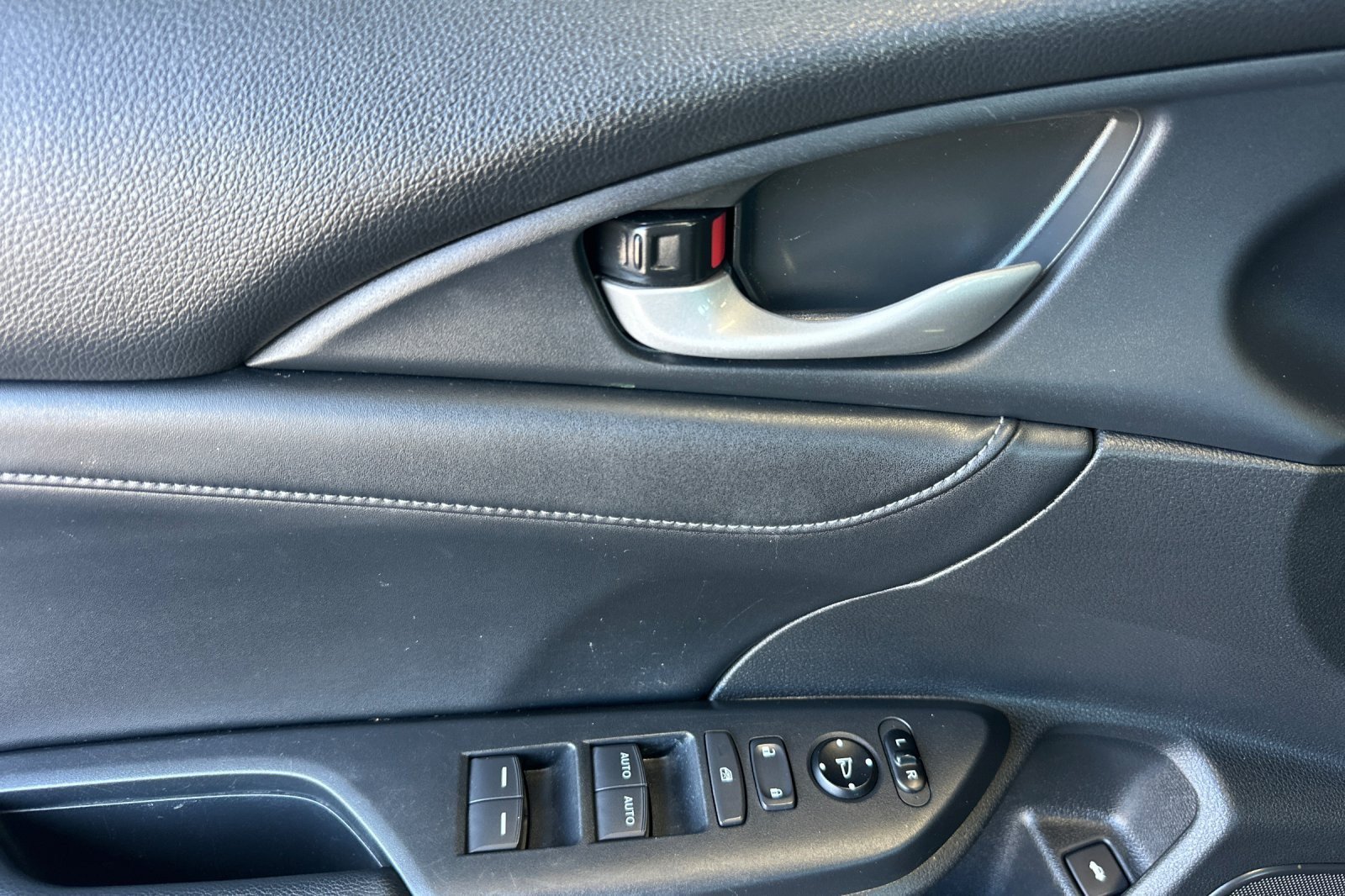 Used 2020 Honda Insight Touring image 10