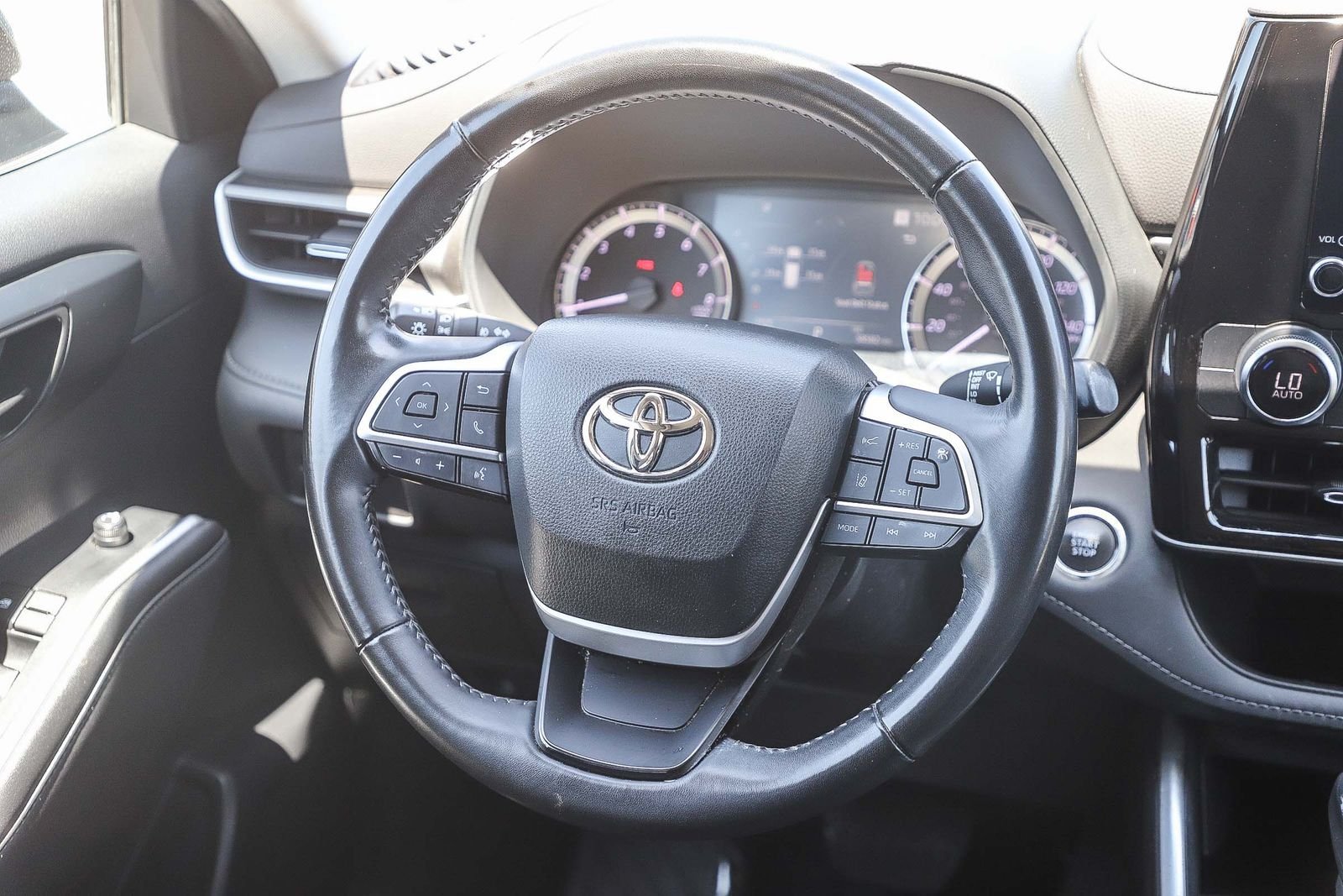 Used 2023 Toyota Highlander LE FWD image 15