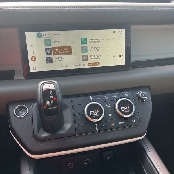 Used 2020 Land Rover Defender 110 HSE image 3