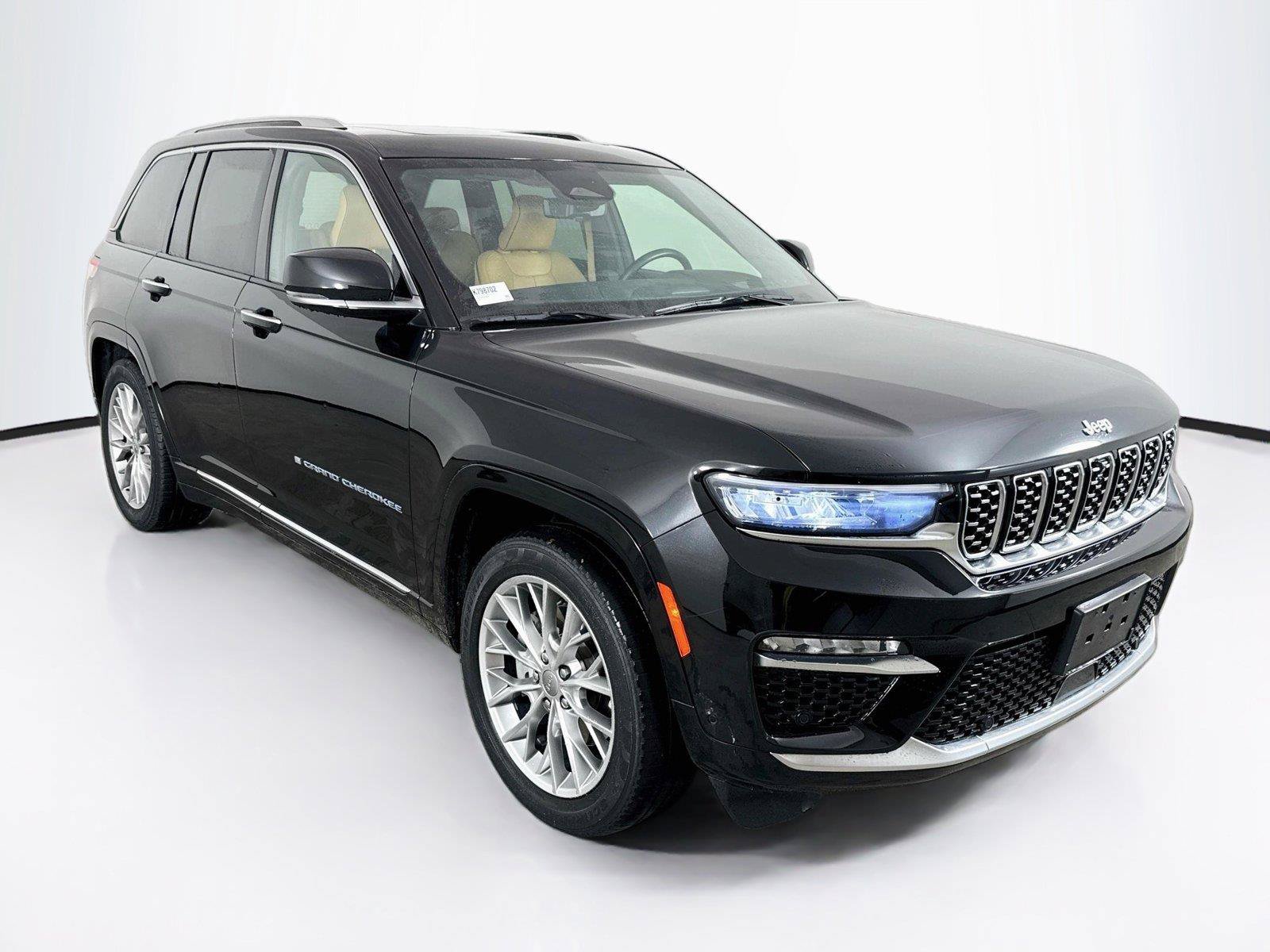 Used 2023 Jeep Grand Cherokee Summit w/ Advanced Protech Group IV AWD/4WD image 8
