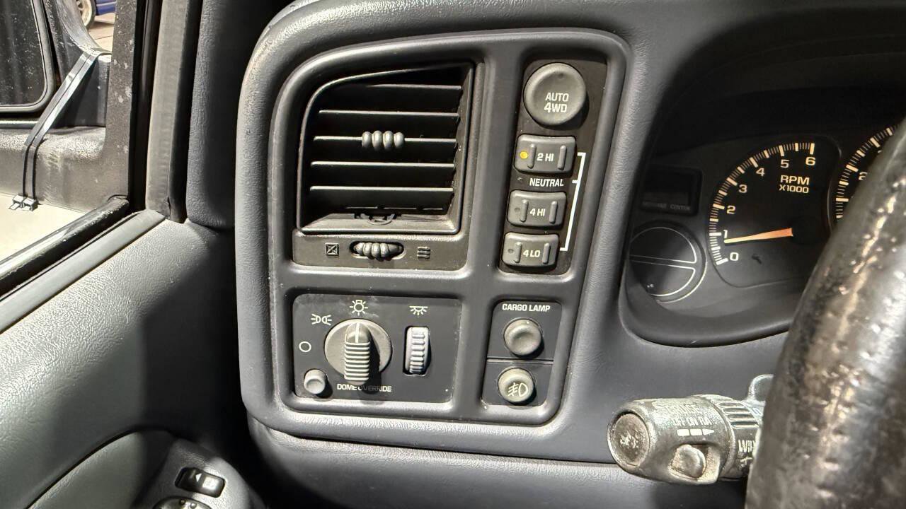 Used 2002 Chevrolet Avalanche 1500 4dr 4WD Crew Cab SB w/ Off-Road Suspension Pkg image 17