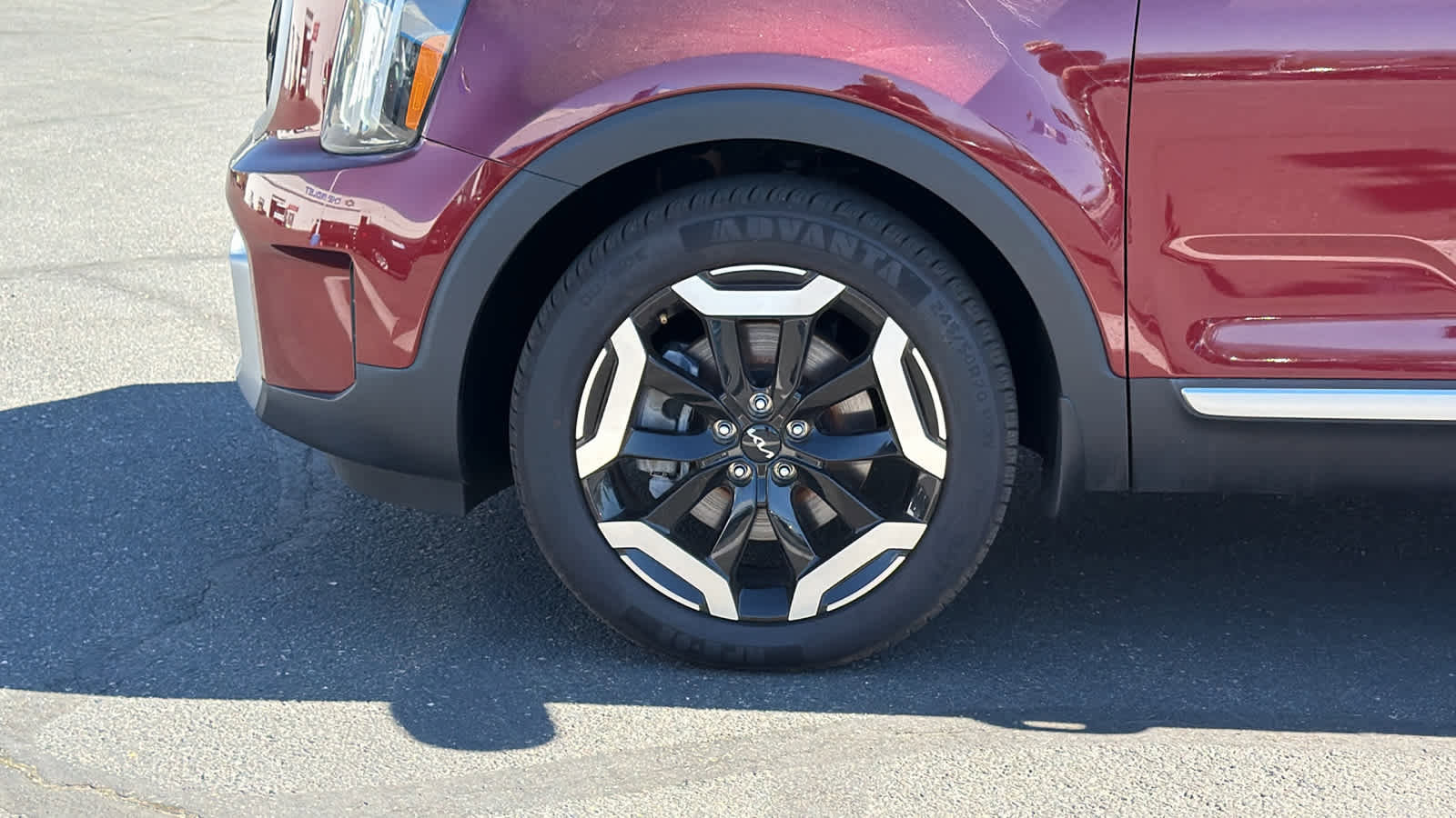 Used 2023 Kia Telluride EX w/ EX Captain's Chair Package image 9