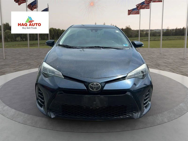 Used 2018 Toyota Corolla SE w/ Carpet Mat Package (TMS) FWD image 2