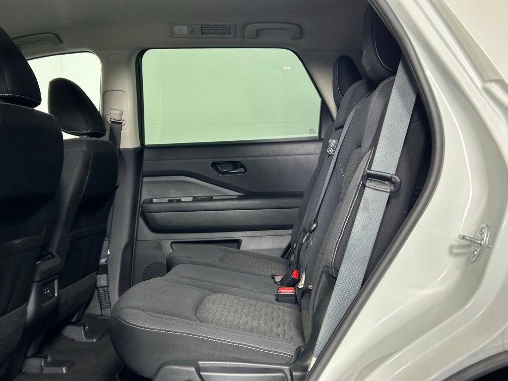 Used 2023 Nissan Pathfinder SV AWD/4WD image 16