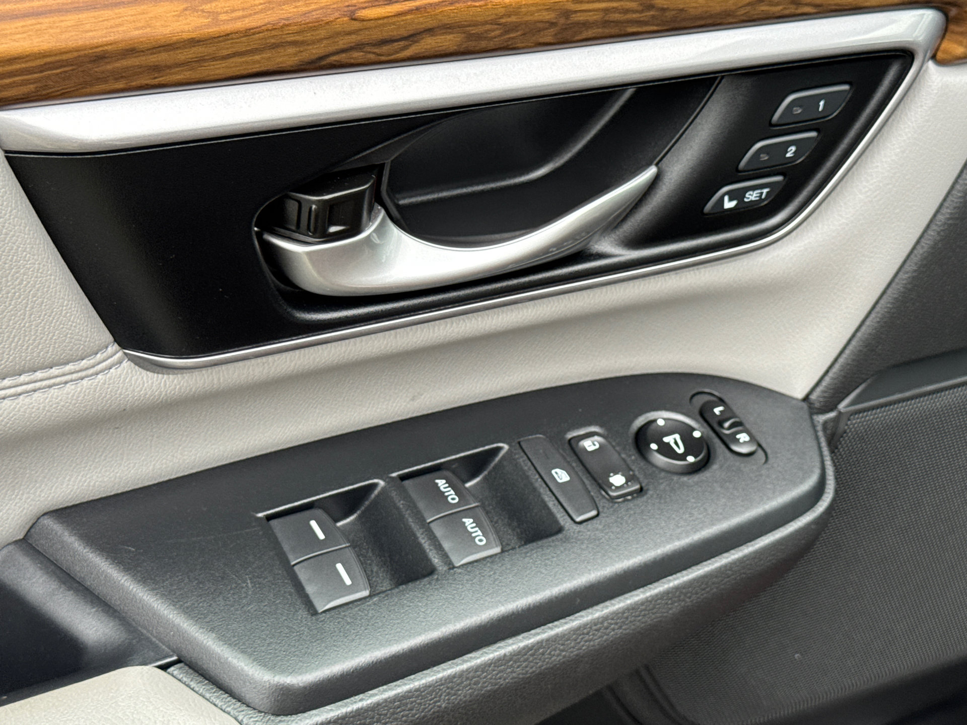Used 2018 Honda CR-V Touring image 30
