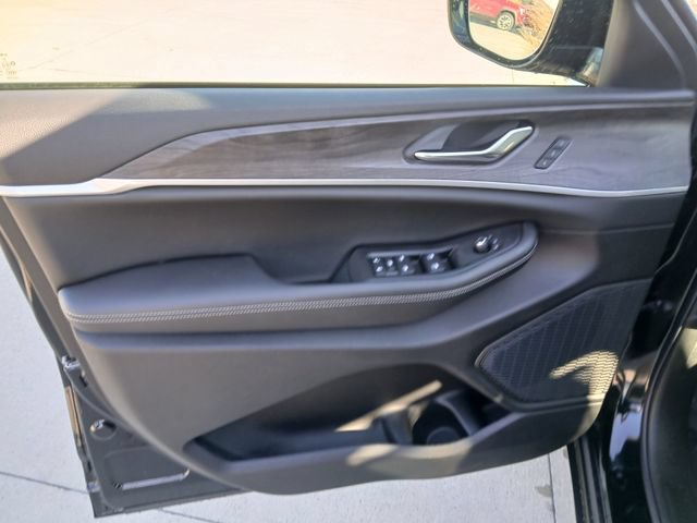 New 2025 Jeep Grand Cherokee Limited w/ Luxury Tech Group II AWD/4WD image 12