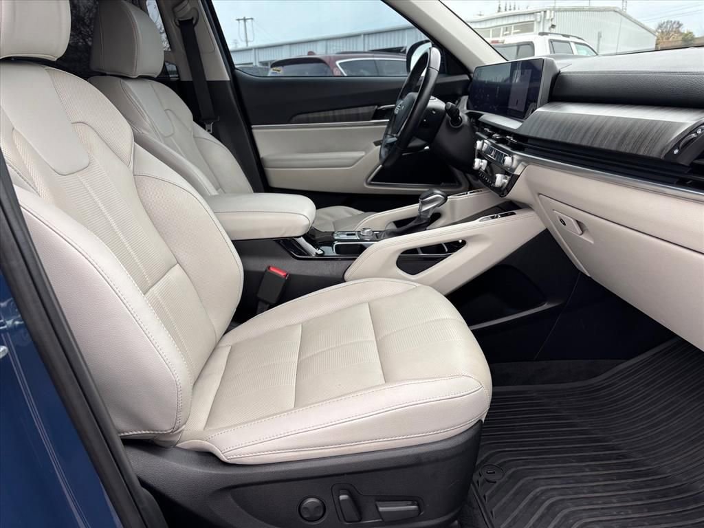 Used 2024 Kia Telluride SX w/ Towing Package image 15