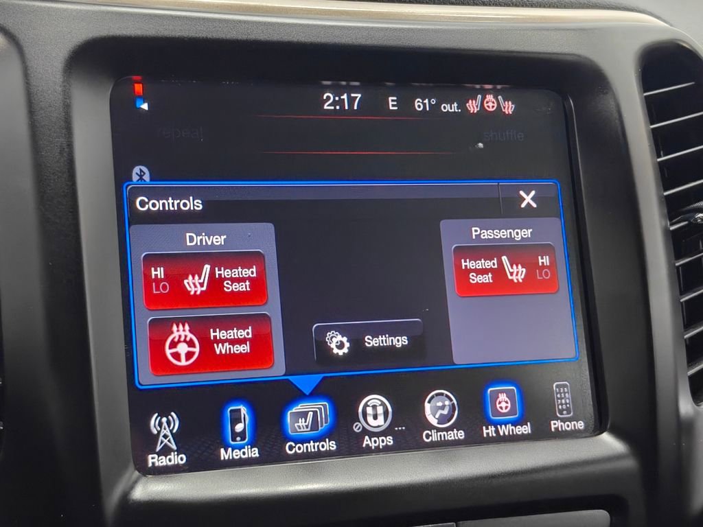 Used 2015 Jeep Cherokee Latitude w/ Cold Weather Group image 31