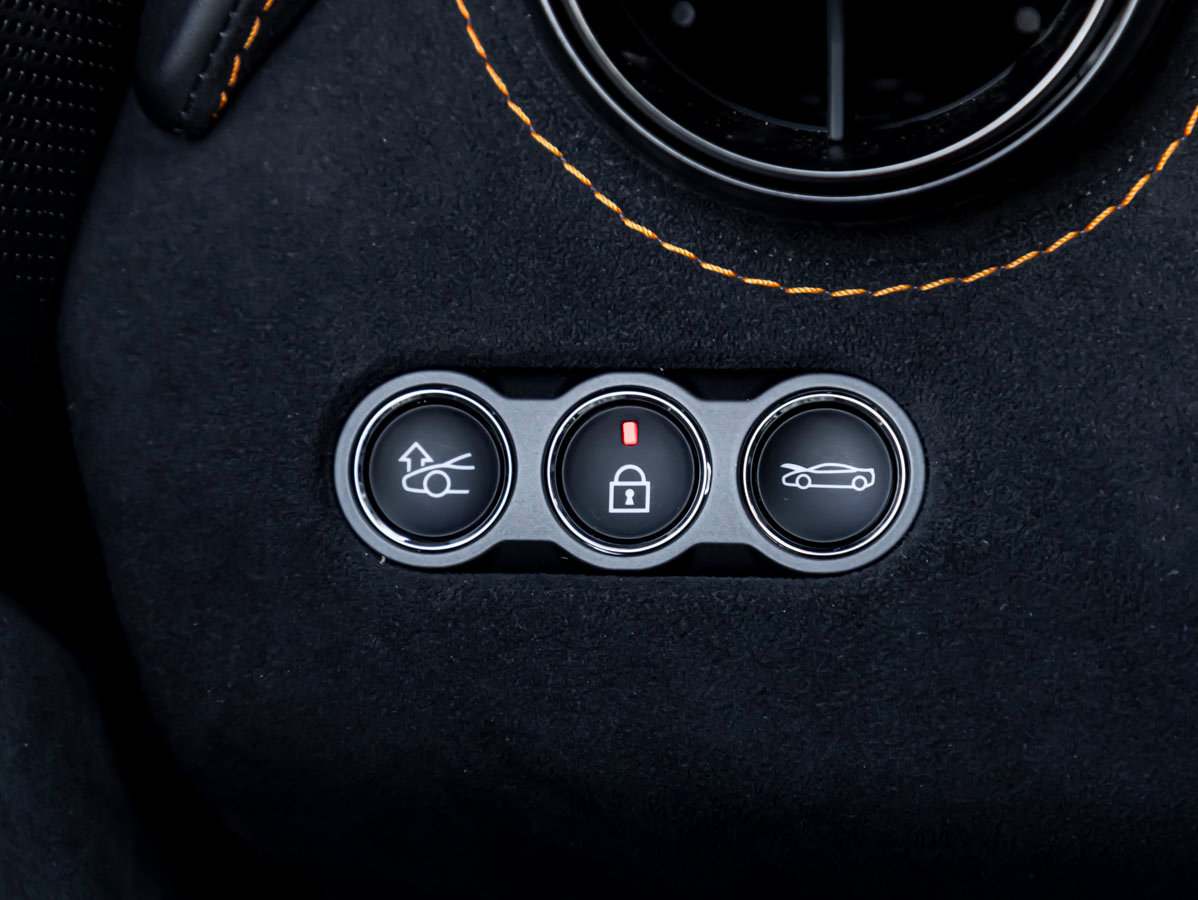 Used 2025 McLaren 750S RWD image 26