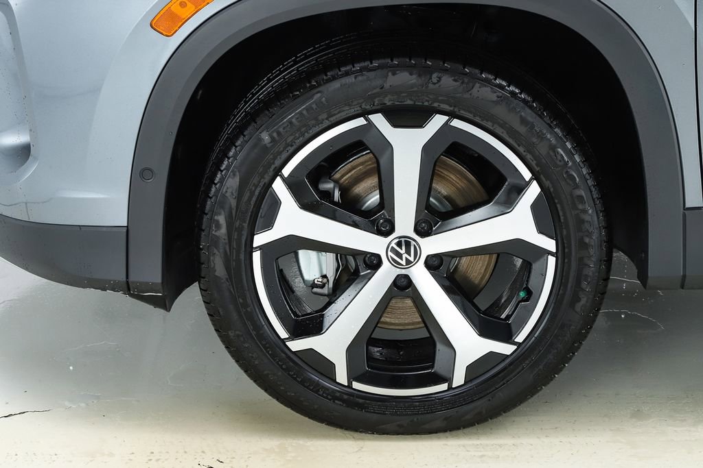New 2026 Volkswagen Tiguan SE image 44