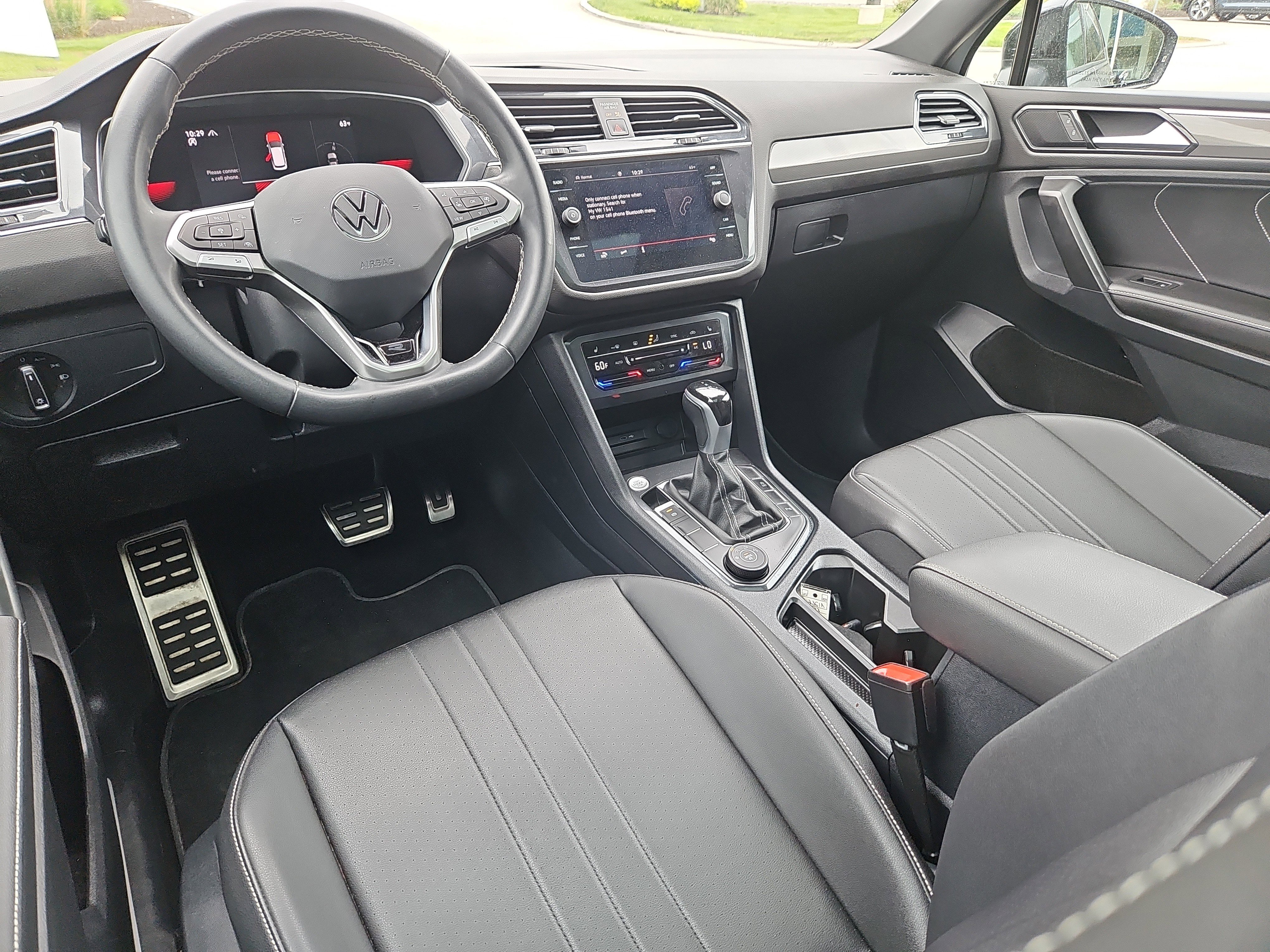 Certified 2023 Volkswagen Tiguan SE R-Line AWD/4WD image 4