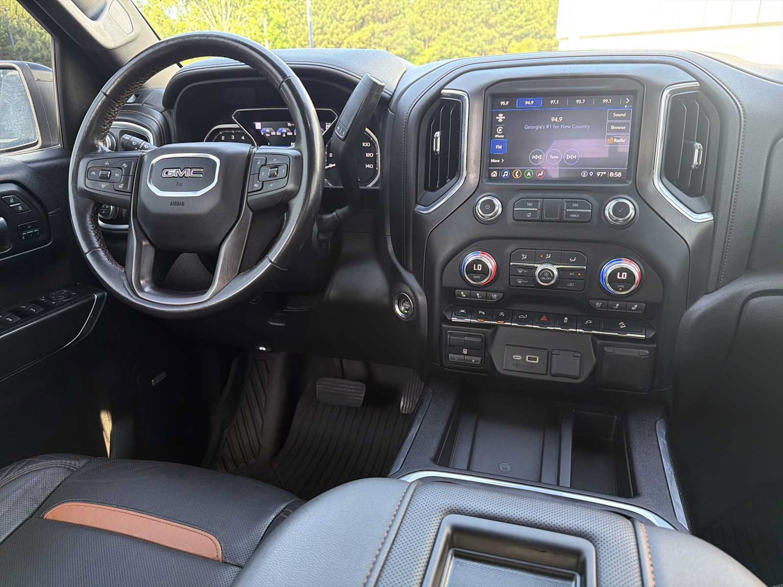 Used 2021 GMC Sierra 1500 AT4 w/ AT4 Premium Package AWD/4WD image 3