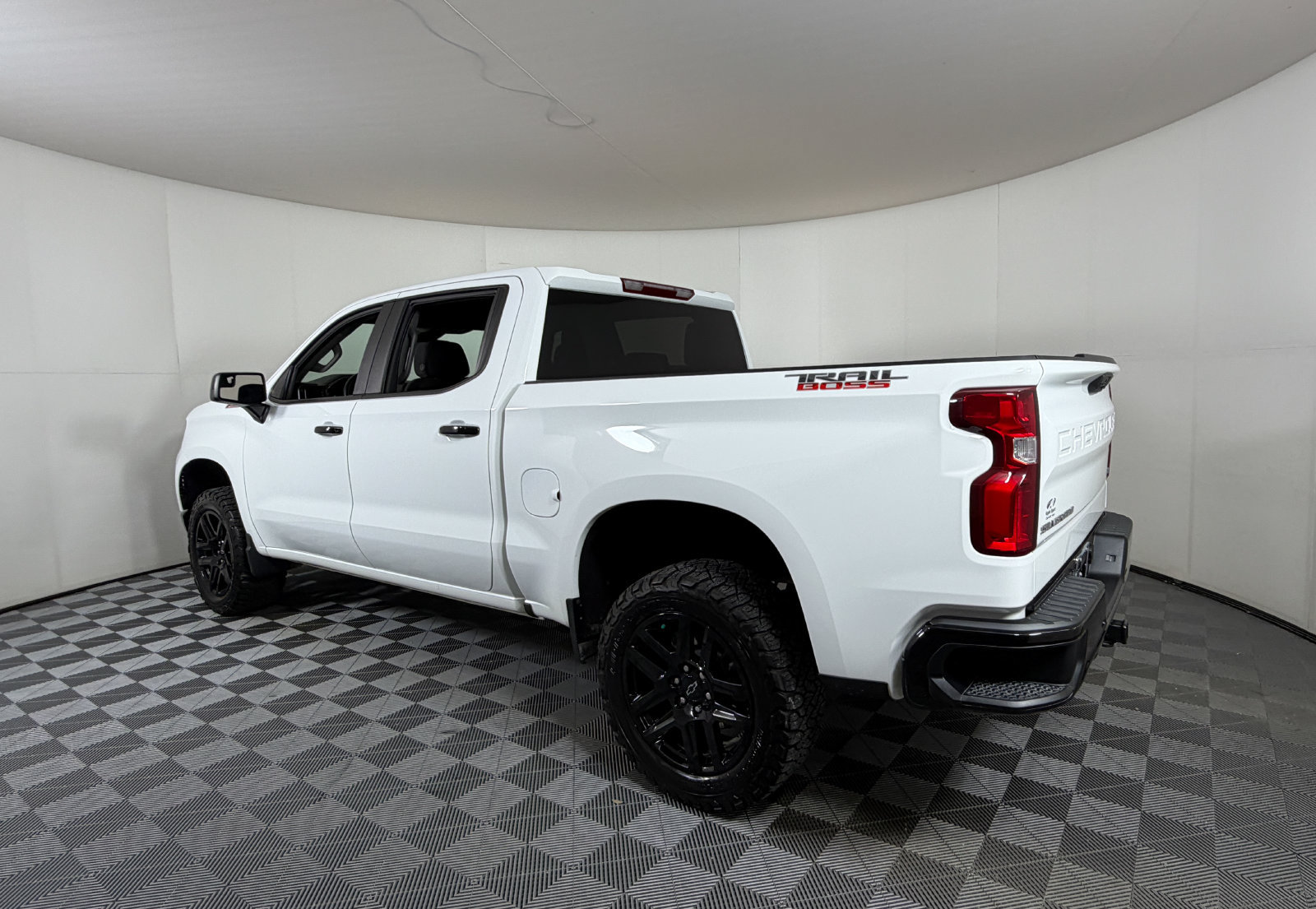 Used 2025 Chevrolet Silverado 1500 LT Trail Boss w/ Protection Package AWD/4WD image 3