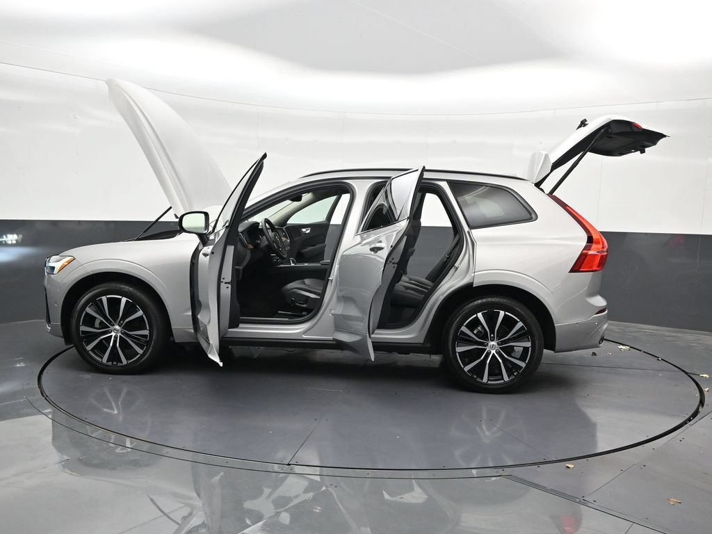Certified 2024 Volvo XC60 B5 Plus w/ Climate Package AWD/4WD image 33