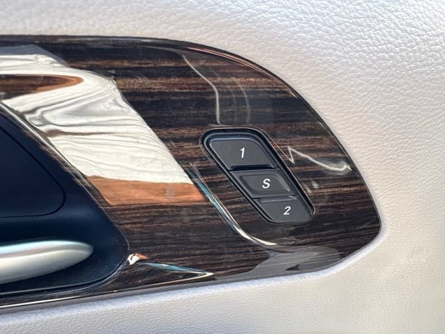 Used 2023 Chrysler Pacifica Limited FWD image 15