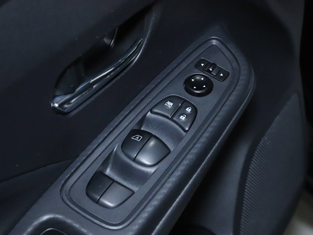 Used 2025 Nissan Versa SV FWD image 16