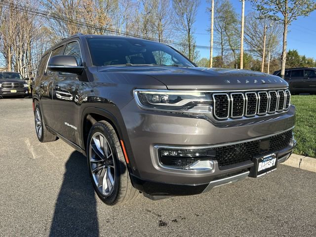 Used 2022 Jeep Wagoneer Series III w/ Premium Group I AWD/4WD image 2