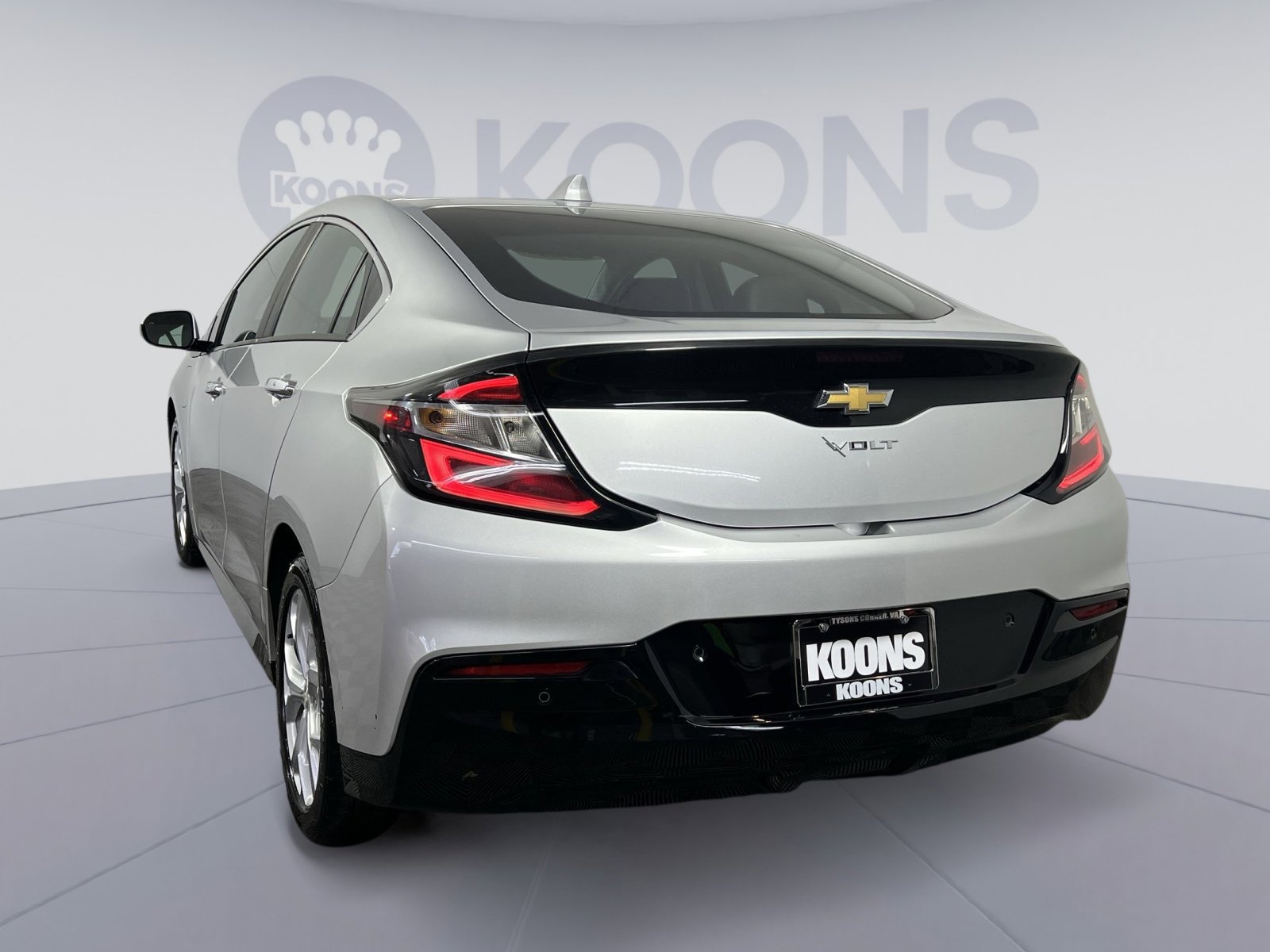 Used 2017 Chevrolet Volt Premier w/ Driver Confidence II Package image 4