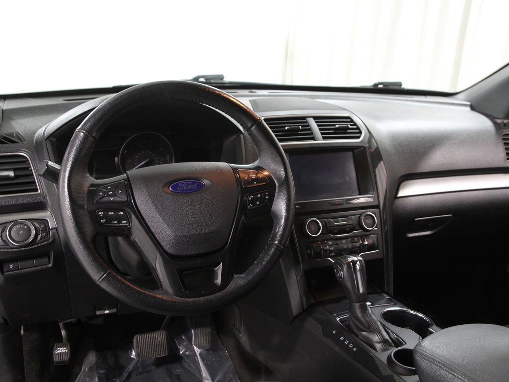 Used 2018 Ford Explorer XLT w/ Equipment Group 202A image 7