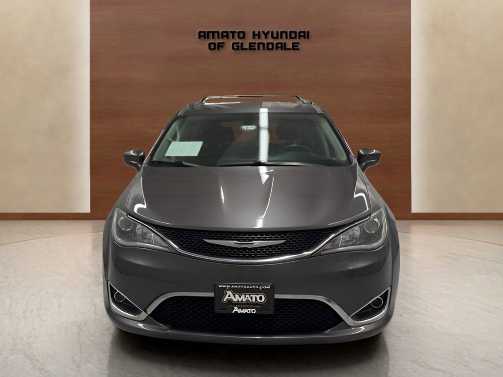 Used 2017 Chrysler Pacifica Touring-L w/ Tire & Wheel Group FWD image 6