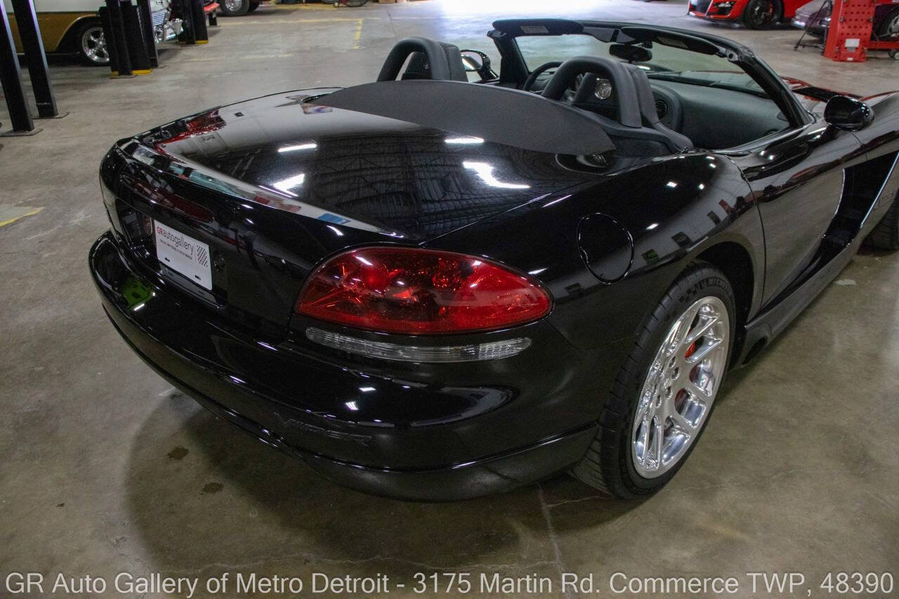 Used 2004 Dodge Viper SRT-10 RWD image 16
