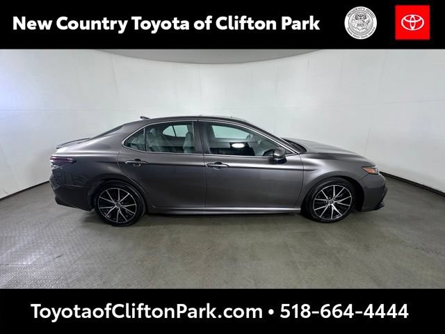 Used 2021 Toyota Camry SE w/ Cold Weather Package AWD/4WD image 2