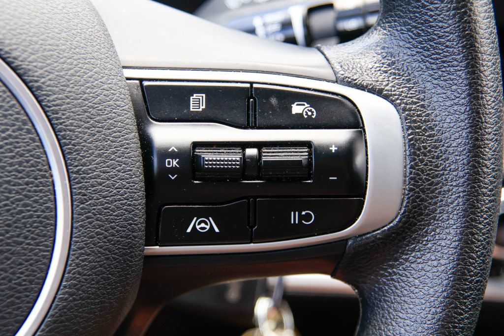 Used 2025 Kia Sportage LX FWD image 13