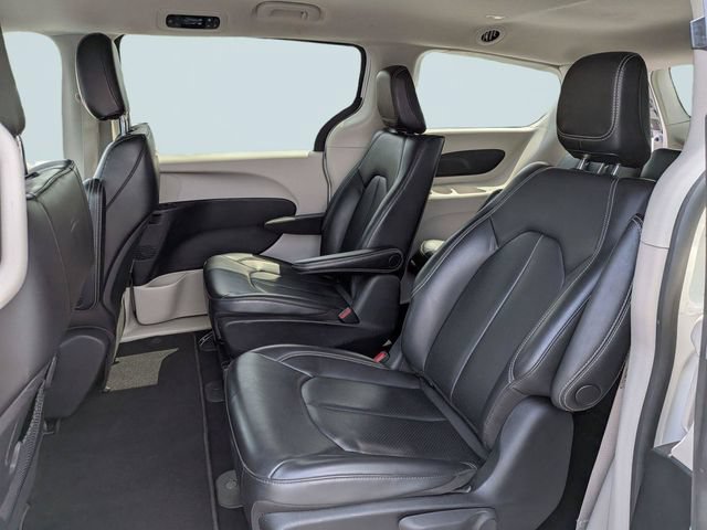 Used 2023 Chrysler Pacifica Touring-L FWD image 13