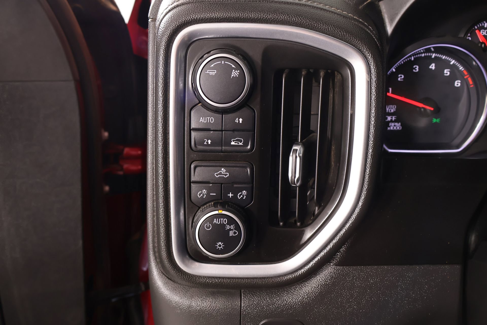 Used 2019 Chevrolet Silverado 1500 LT w/ Texas Edition AWD/4WD image 8