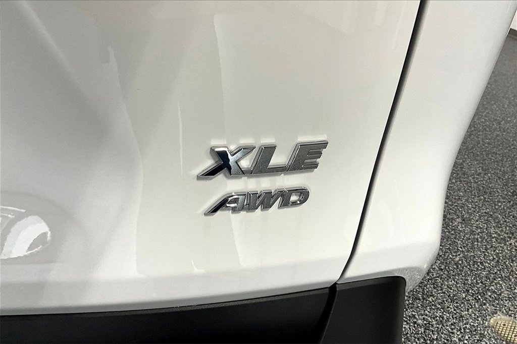 New 2025 Toyota RAV4 XLE w/ Convenience Package image 6