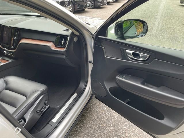 Certified 2023 Volvo XC60 B5 Plus AWD/4WD image 14