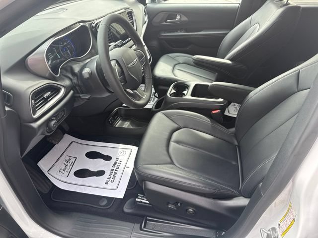 Used 2026 Chrysler Pacifica Select FWD image 6