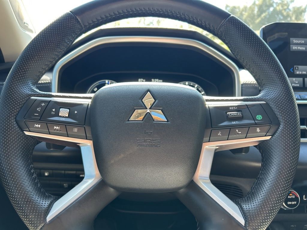 Used 2025 Mitsubishi Outlander 4WD Plug-In Hybrid image 24