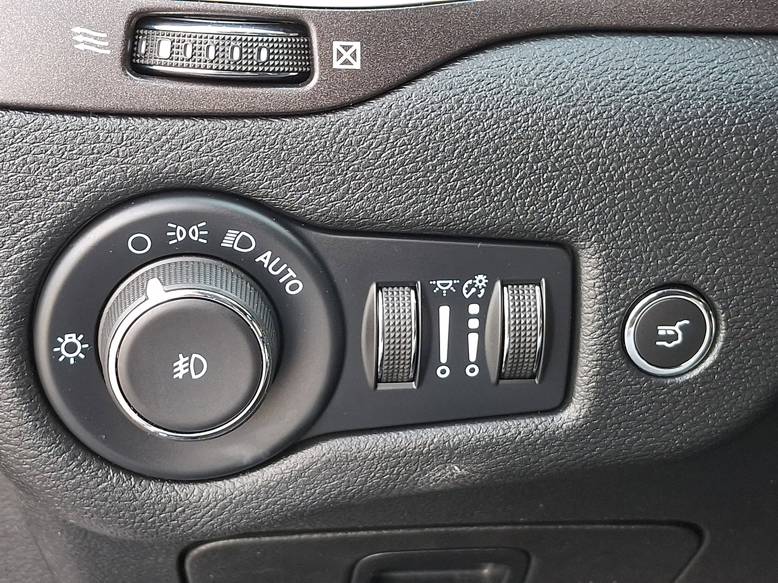 Certified 2022 Jeep Cherokee Trailhawk w/ Premium Leather Package image 29